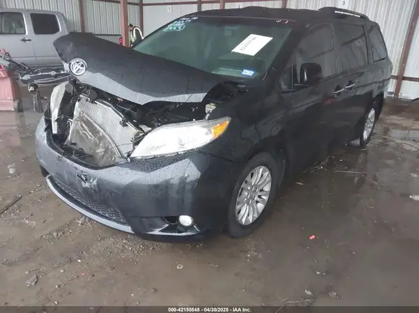 5TDYK3DC0GS701583 2016 TOYOTA SIENNA - Image 2