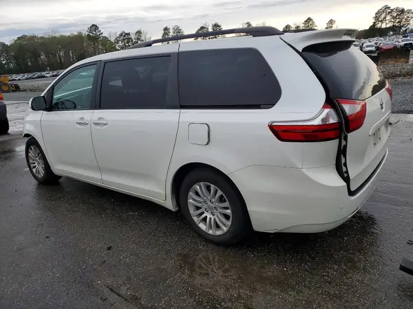 5TDYK3DC0GS703639 2016 TOYOTA SIENNA - Image 2
