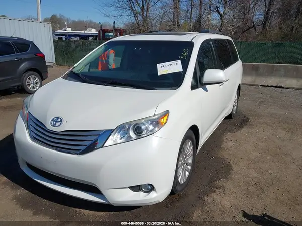 5TDYK3DC0GS712485 2016 TOYOTA SIENNA - Image 2