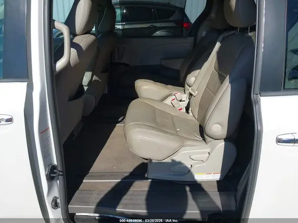 5TDYK3DC0GS712485 2016 TOYOTA SIENNA - Image 8
