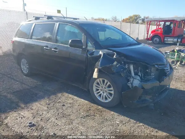 5TDYK3DC0GS713524 2016 TOYOTA SIENNA - Image 1