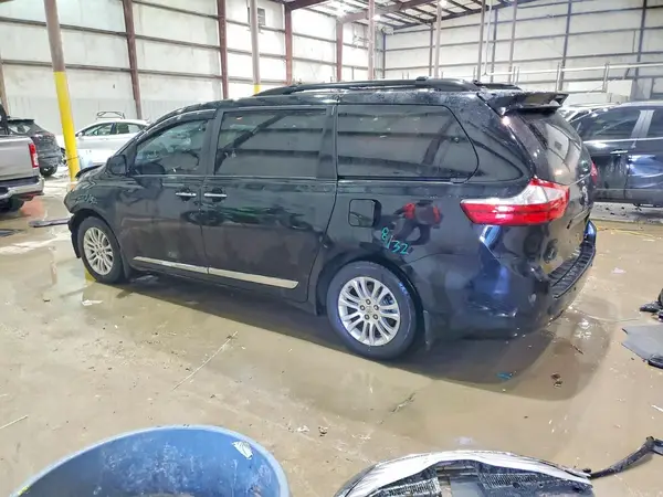 5TDYK3DC0GS715824 2016 TOYOTA SIENNA - Image 2