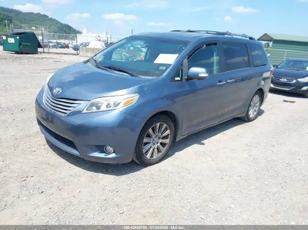 5TDYK3DC0GS720036 2016 TOYOTA SIENNA - Image 2