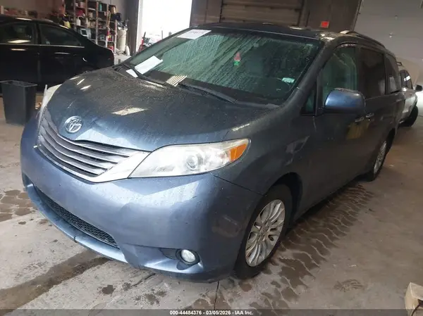5TDYK3DC0GS722840 2016 TOYOTA SIENNA - Image 2