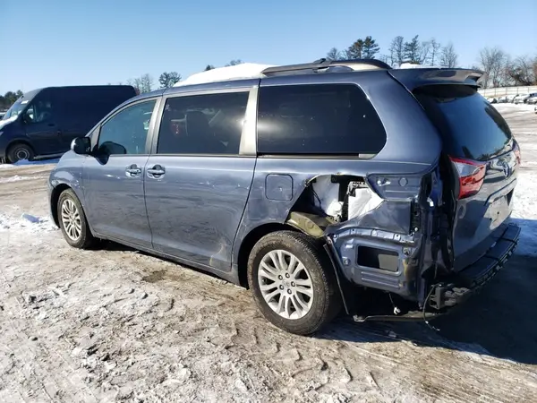 5TDYK3DC0GS727066 2016 TOYOTA SIENNA - Image 2