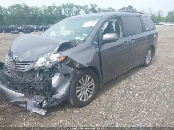 5TDYK3DC0GS732140 2016 TOYOTA SIENNA - Image 2