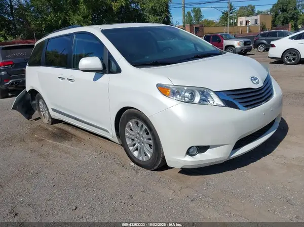 5TDYK3DC0GS734583 2016 TOYOTA SIENNA - Image 1