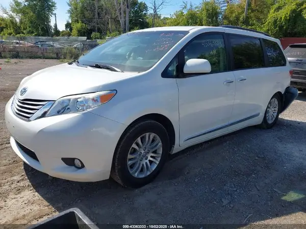 5TDYK3DC0GS734583 2016 TOYOTA SIENNA - Image 2