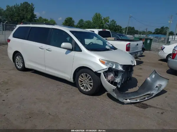 5TDYK3DC0GS735555 2016 TOYOTA SIENNA - Image 1