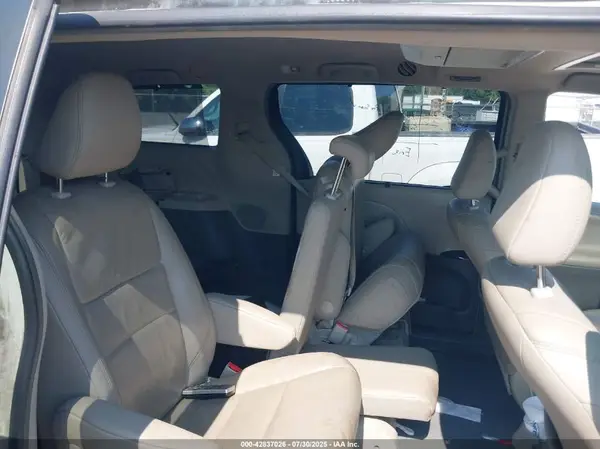5TDYK3DC0GS735555 2016 TOYOTA SIENNA - Image 8