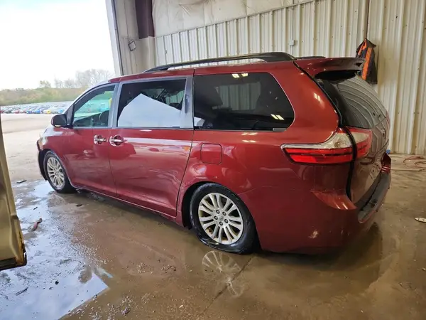 5TDYK3DC0GS743719 2016 TOYOTA SIENNA - Image 2