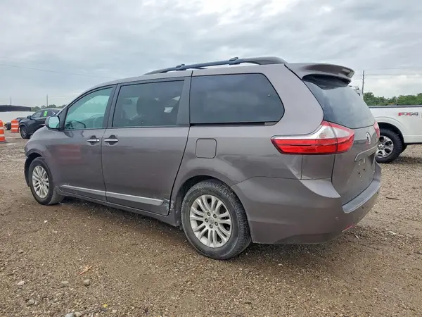 5TDYK3DC0GS745938 2016 TOYOTA SIENNA - Image 2