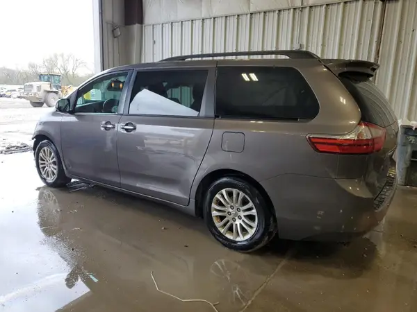 5TDYK3DC0GS746166 2016 TOYOTA SIENNA - Image 2