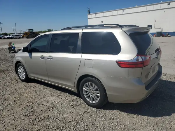 5TDYK3DC0GS748533 2016 TOYOTA SIENNA - Image 2