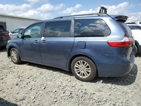 5TDYK3DC0GS758172 2016 TOYOTA SIENNA - Image 2