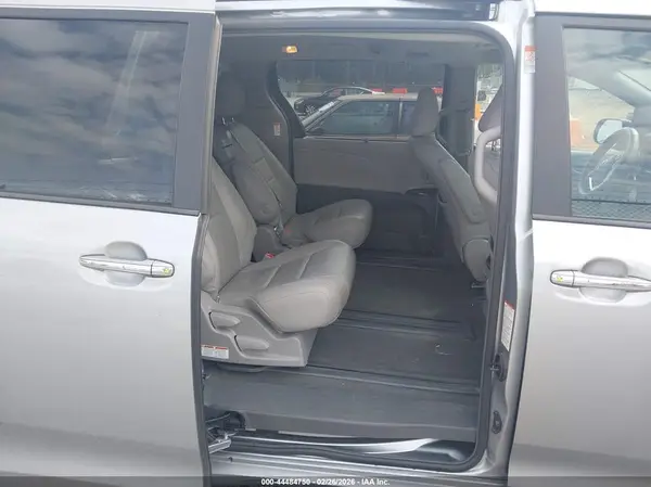 5TDYK3DC0GS758611 2016 TOYOTA SIENNA - Image 8