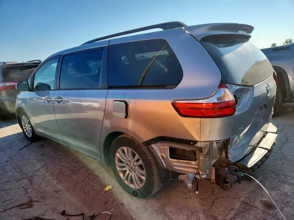 5TDYK3DC0GS761329 2016 TOYOTA SIENNA - Image 2