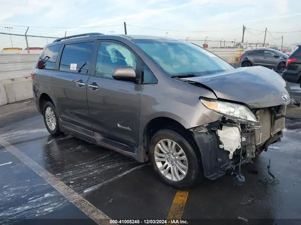 5TDYK3DC0GS762349 2016 TOYOTA SIENNA - Image 1