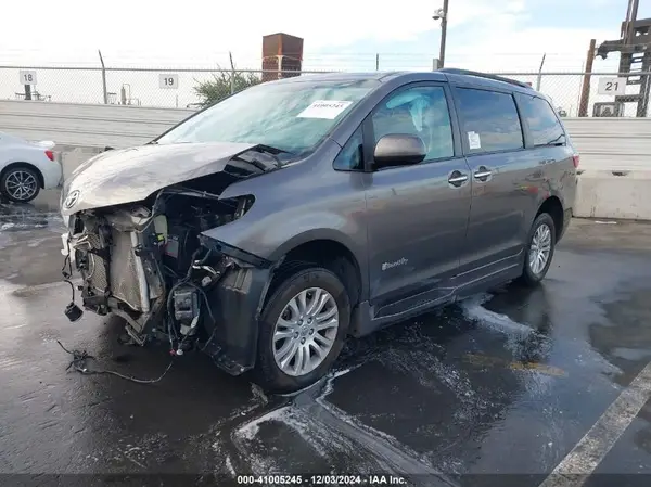 5TDYK3DC0GS762349 2016 TOYOTA SIENNA - Image 2