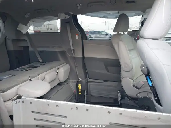 5TDYK3DC0GS762349 2016 TOYOTA SIENNA - Image 8