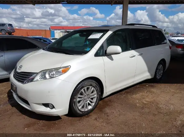 5TDYK3DC0GS762593 2016 TOYOTA SIENNA - Image 2