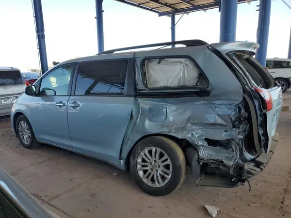 5TDYK3DC0GS763873 2016 TOYOTA SIENNA - Image 2