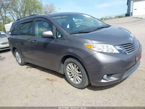 5TDYK3DC0GS764053 2016 TOYOTA SIENNA - Image 1