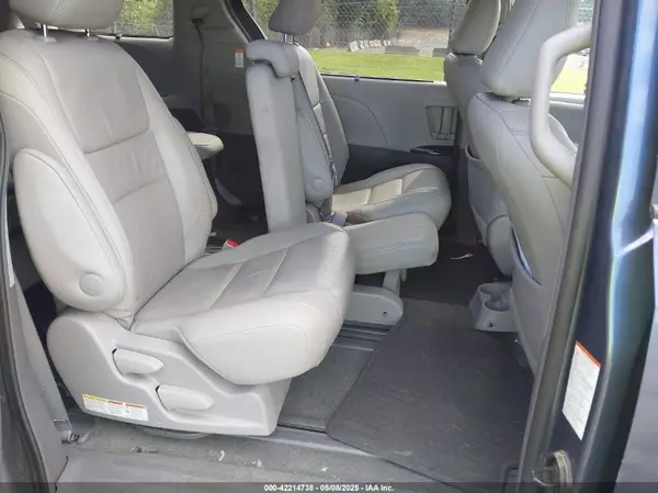 5TDYK3DC0GS766059 2016 TOYOTA SIENNA - Image 8