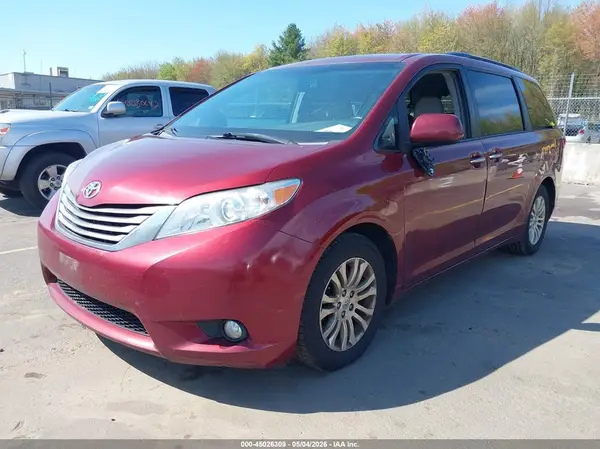 5TDYK3DC1GS691324 2016 TOYOTA SIENNA - Image 2