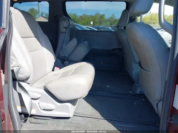 5TDYK3DC1GS691324 2016 TOYOTA SIENNA - Image 8