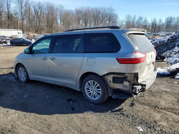 5TDYK3DC1GS697933 2016 TOYOTA SIENNA - Image 2