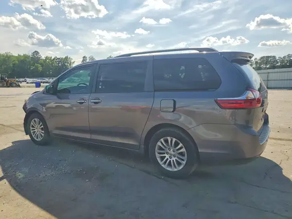 5TDYK3DC1GS700233 2016 TOYOTA SIENNA - Image 2
