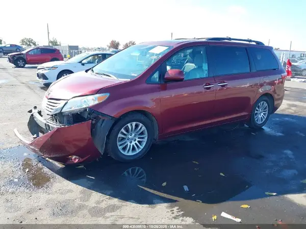 5TDYK3DC1GS700958 2016 TOYOTA SIENNA - Image 2