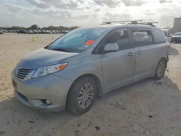 5TDYK3DC1GS702659 2016 TOYOTA SIENNA - Image 1