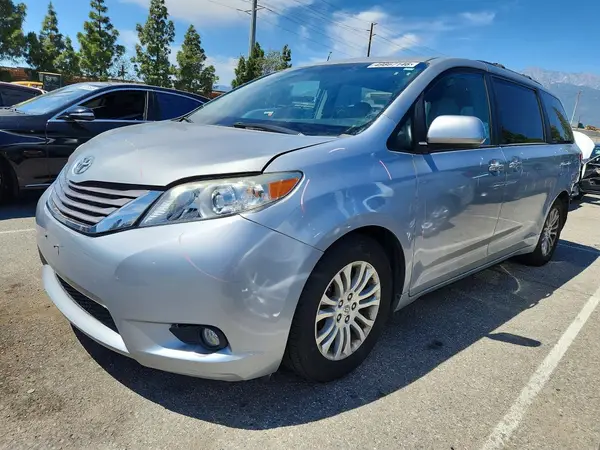 5TDYK3DC1GS707604 2016 TOYOTA SIENNA - Image 1