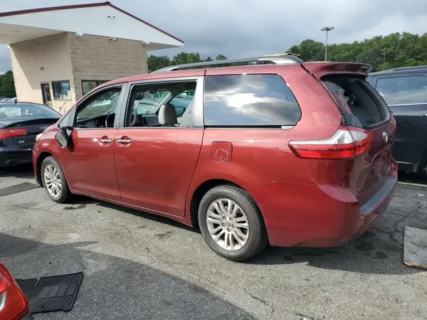 5TDYK3DC1GS708929 2016 TOYOTA SIENNA - Image 2