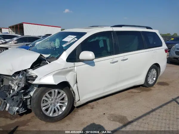 5TDYK3DC1GS709157 2016 TOYOTA SIENNA - Image 2