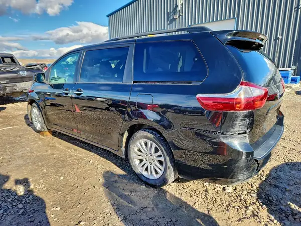 5TDYK3DC1GS710468 2016 TOYOTA SIENNA - Image 2