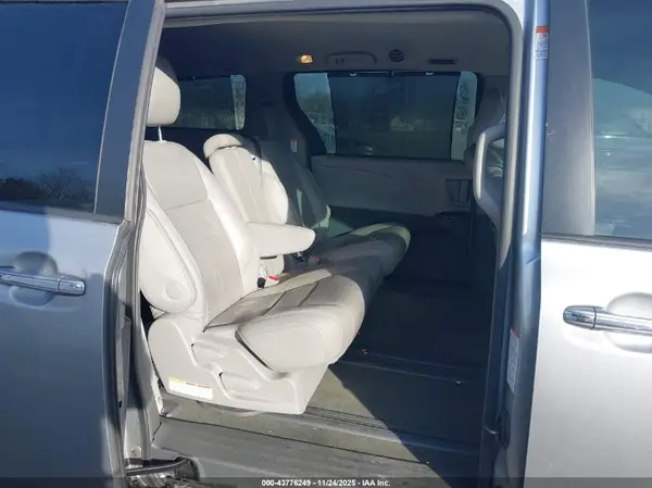 5TDYK3DC1GS712625 2016 TOYOTA SIENNA - Image 8