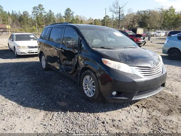5TDYK3DC1GS712995 2016 TOYOTA SIENNA - Image 1