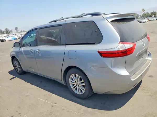5TDYK3DC1GS713662 2016 TOYOTA SIENNA - Image 2