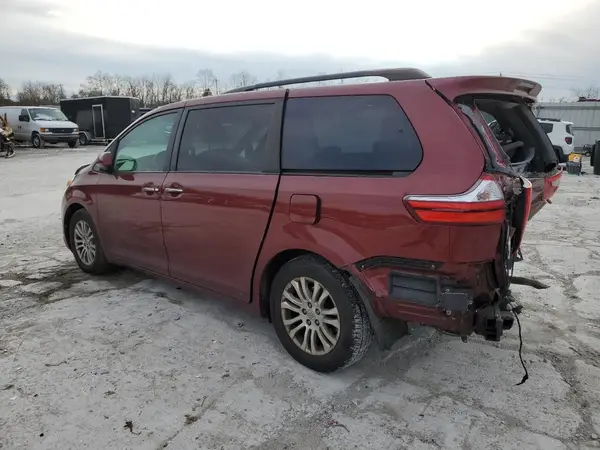 5TDYK3DC1GS716089 2016 TOYOTA SIENNA - Image 2