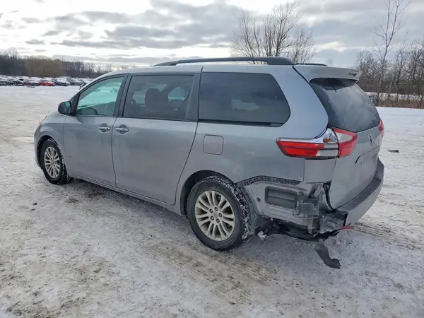 5TDYK3DC1GS717727 2016 TOYOTA SIENNA - Image 2