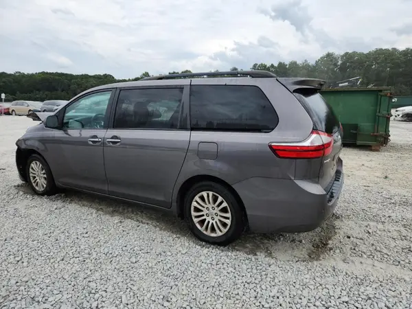 5TDYK3DC1GS717940 2016 TOYOTA SIENNA - Image 2