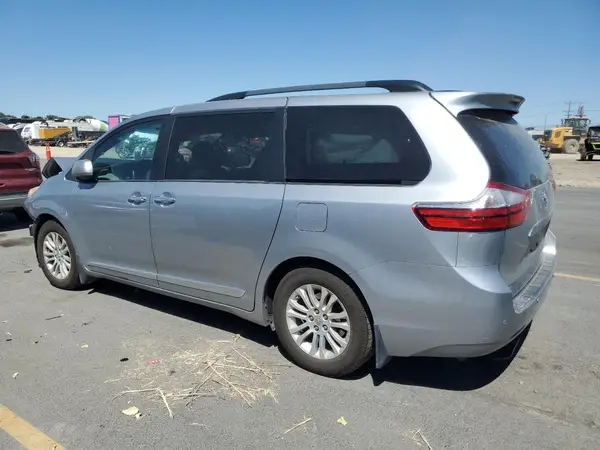 5TDYK3DC1GS721356 2016 TOYOTA SIENNA - Image 2