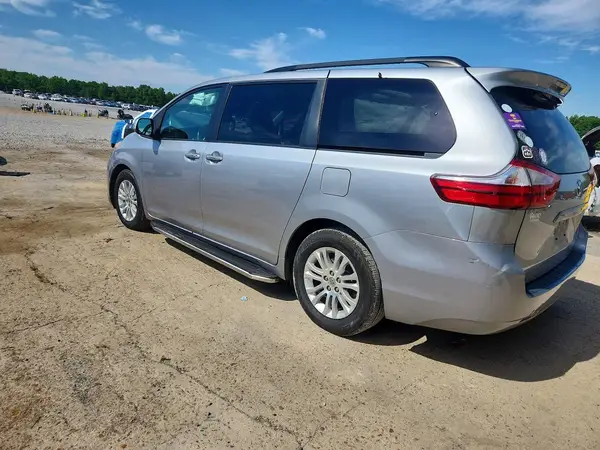 5TDYK3DC1GS722619 2016 TOYOTA SIENNA - Image 2