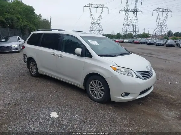 5TDYK3DC1GS725083 2016 TOYOTA SIENNA - Image 1