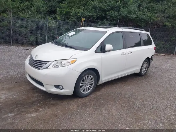 5TDYK3DC1GS725083 2016 TOYOTA SIENNA - Image 2