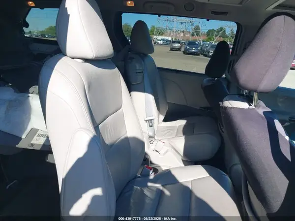 5TDYK3DC1GS725083 2016 TOYOTA SIENNA - Image 8