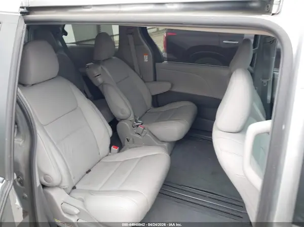 5TDYK3DC1GS731143 2016 TOYOTA SIENNA - Image 8